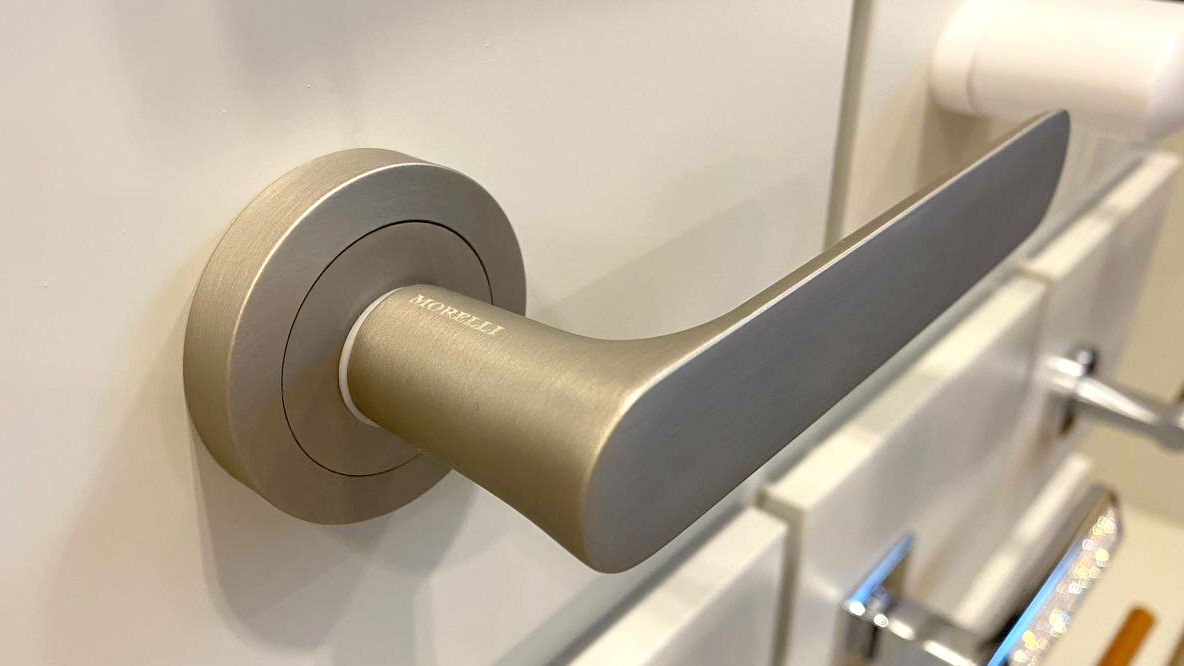 Ручка дверная LE BOAT R2 CSA раздельная на круглой розетке, цвет матовый хром, латунь фото купить в Барнауле